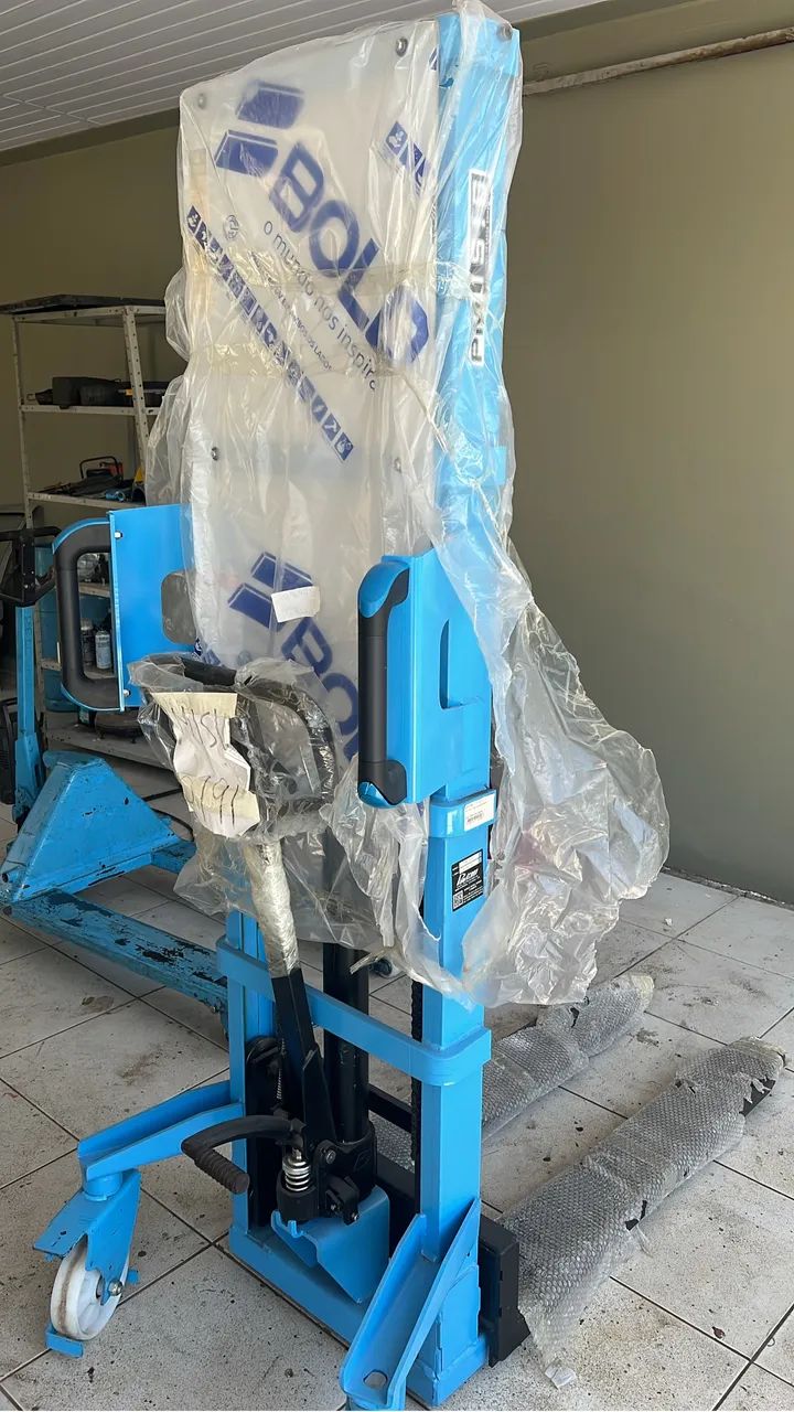 Empilhadeira manual 1.500 kg 
