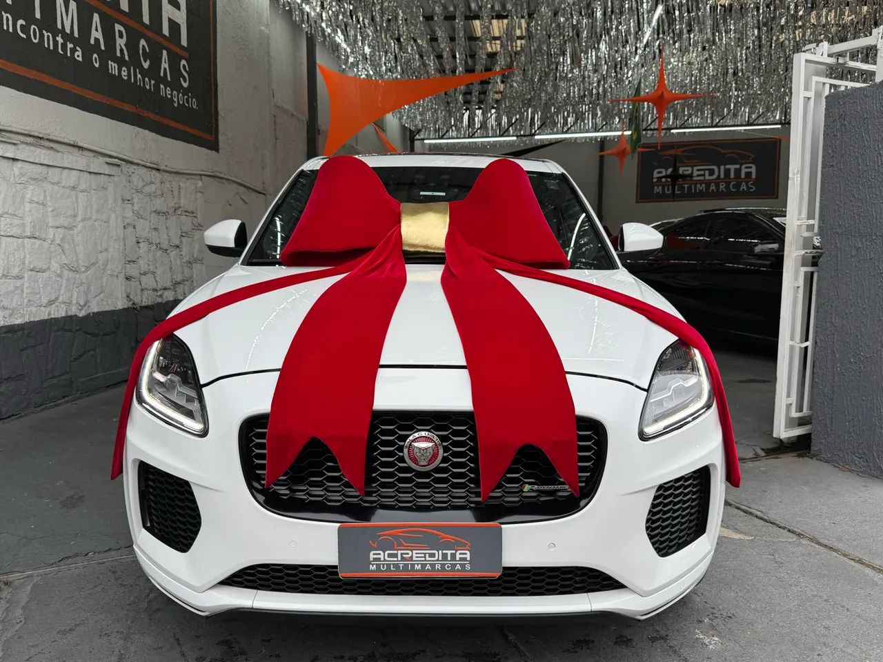 Jaguar E-Pace R-dynamic SE 2.0 AWD 300cv Aut. 2019 - Foto 2
