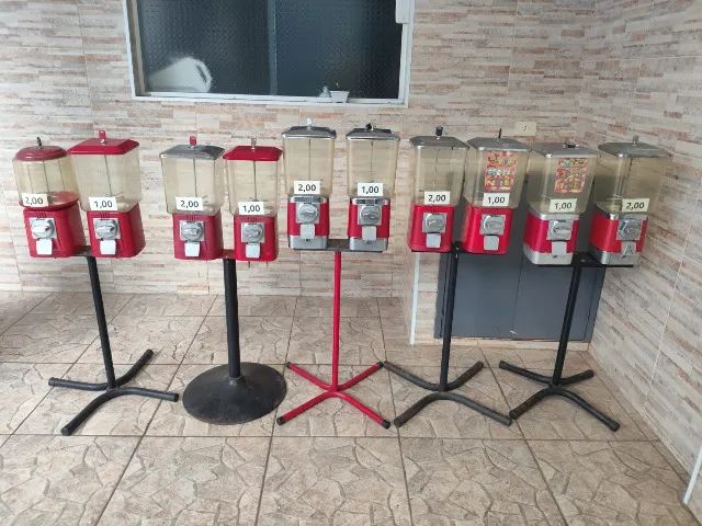 20 máquinas de bolinha (vending machine)