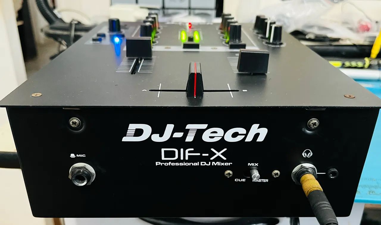 Mixer Dj-Tech com Bluetooth e USB