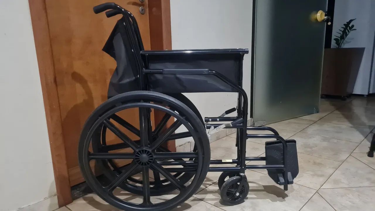 Cadeira de rodas adulto . - Foto 4