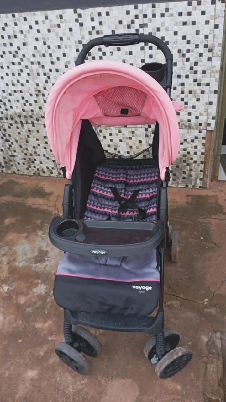 Vende-se carrinho de bebê (menina) carrinho em excelente estado. - Foto 4