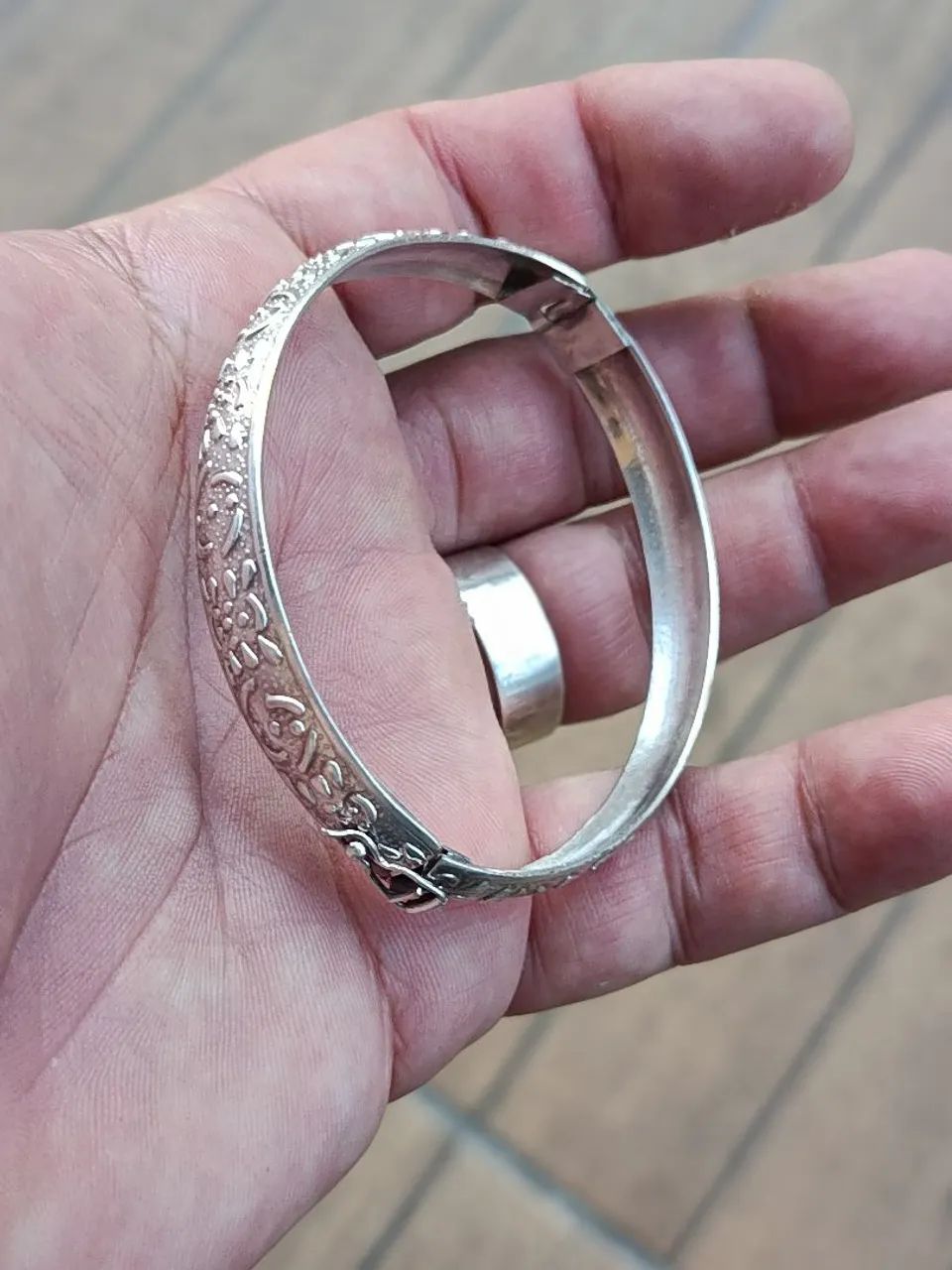 Bracelete de prata  trabalhado . - Foto 4