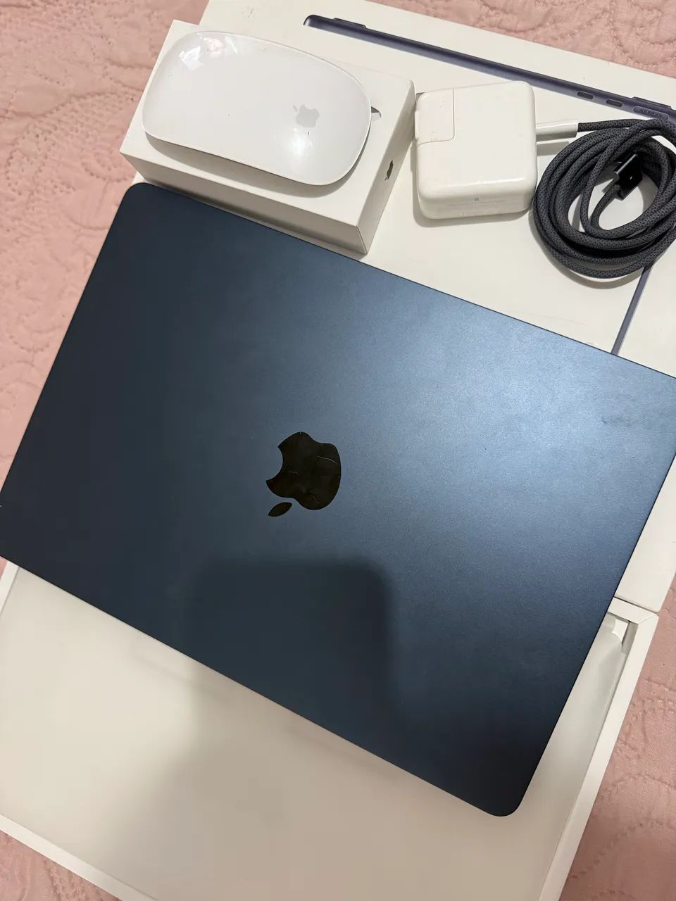 MacBook Air M3 + Magic Mouse - 256GB SSD - Bateria 100%