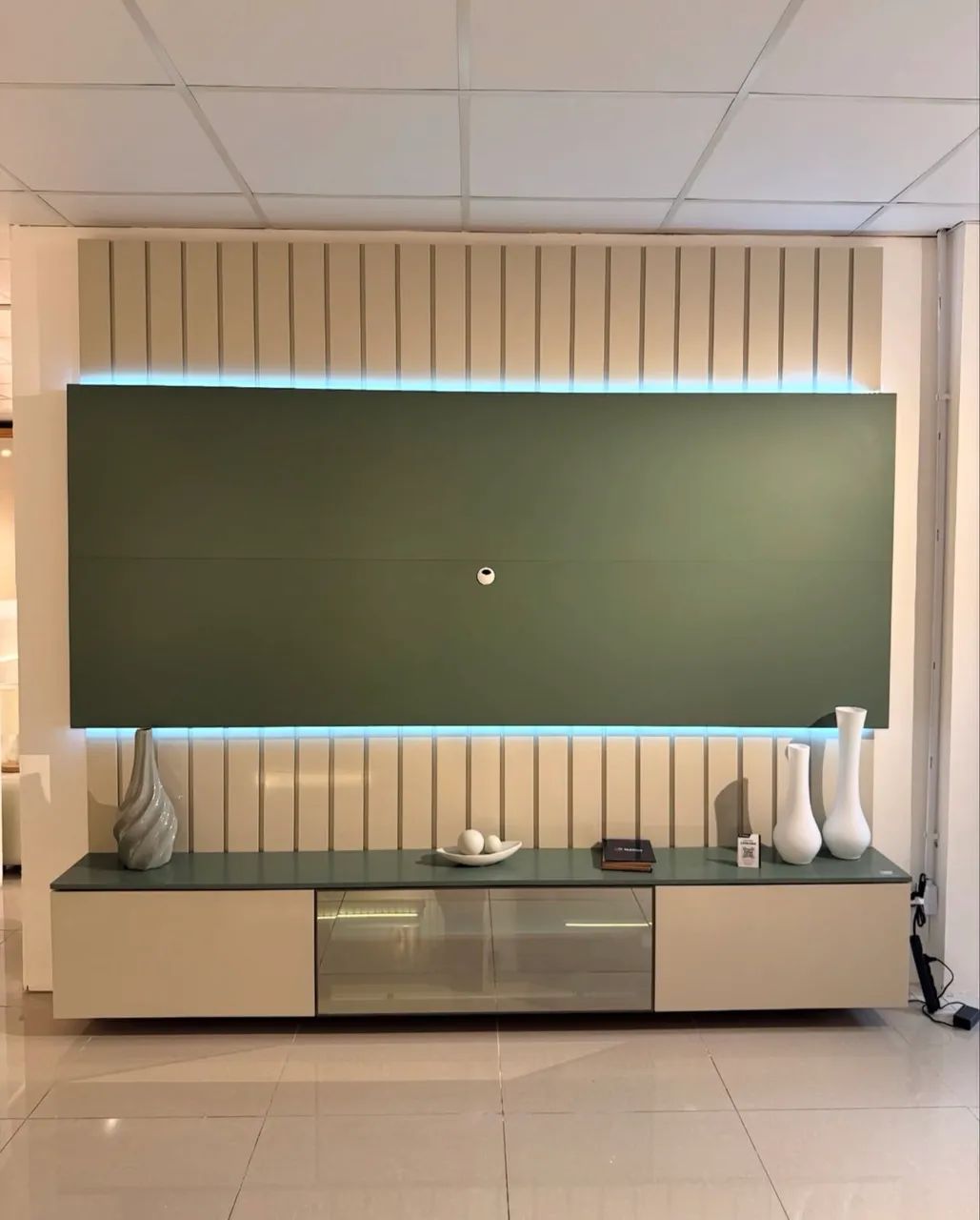 Painel para TV até 70 polegadas 2,60cm verde