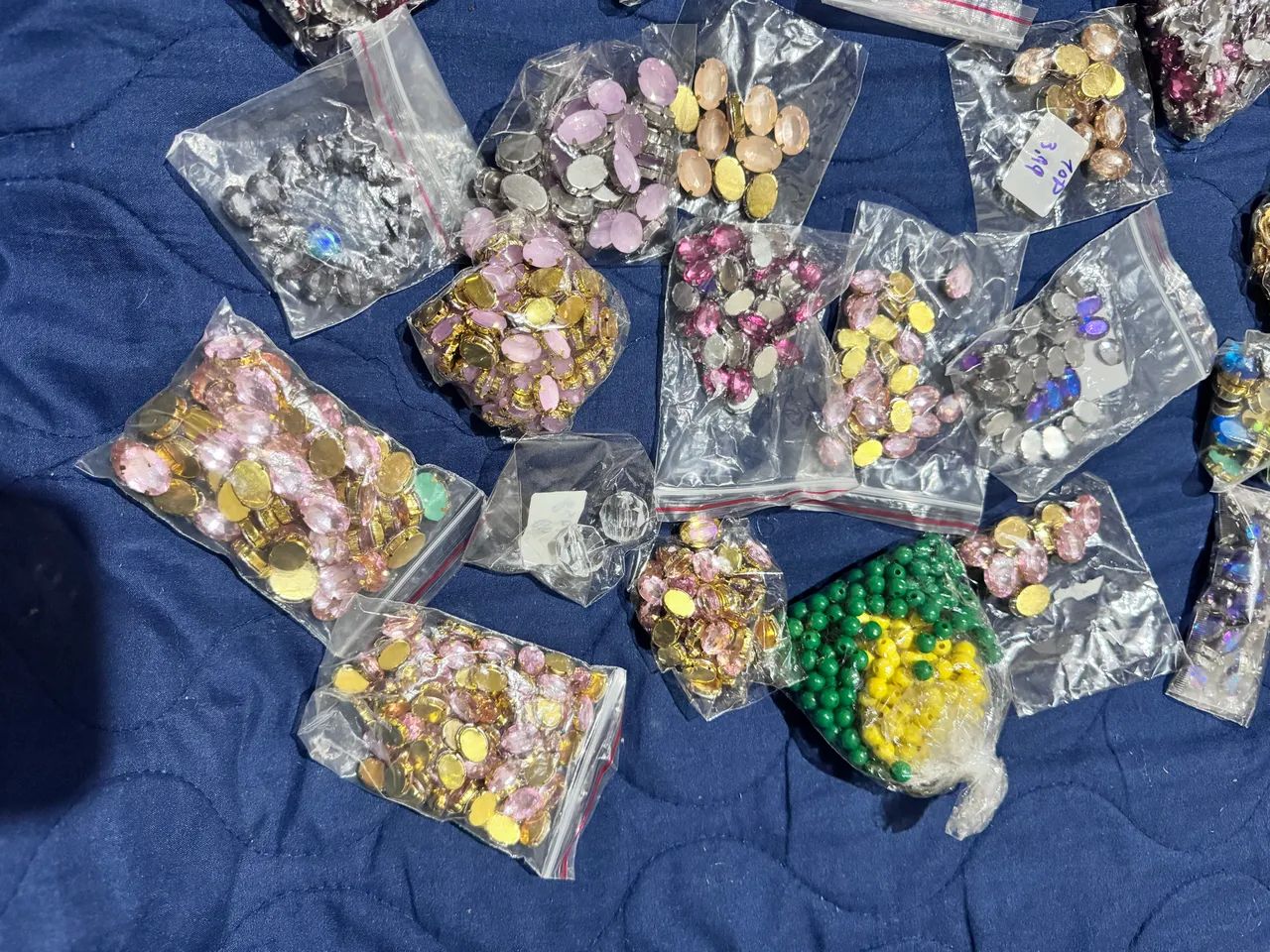 Kit pedrarias e linhas para artesanato - Foto 3
