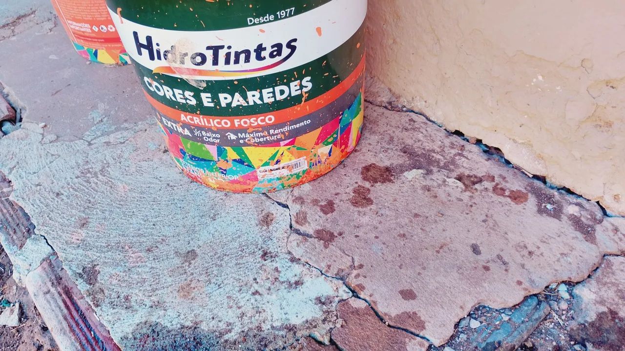 Vendo duas latas de tintas hidracor usei pouco de cada  - Foto 5