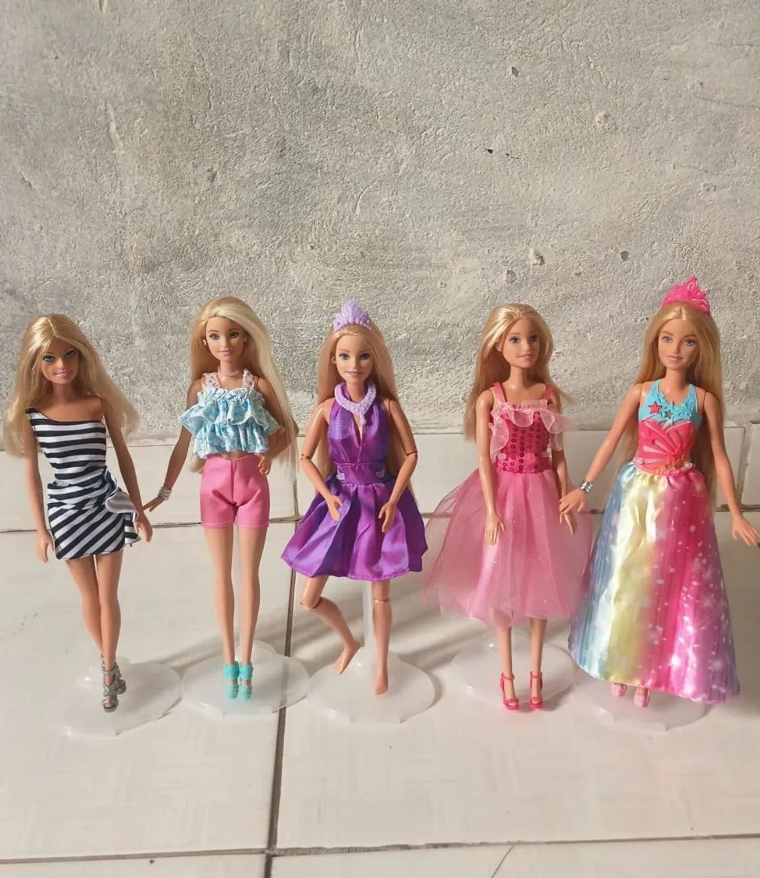 Lote com 5  bonecas Barbies usadas 