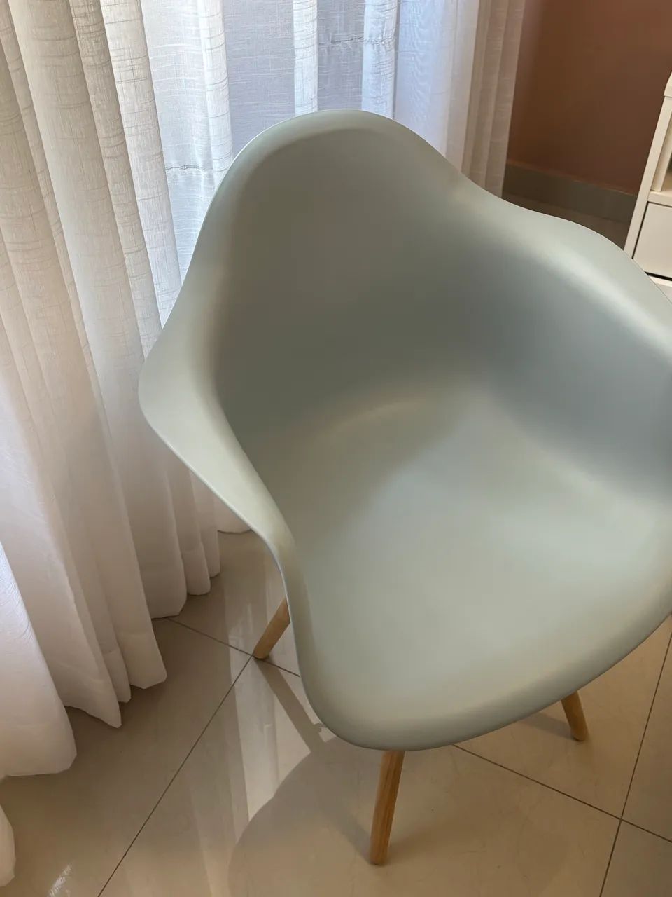 Cadeira Charles Eames Arm Base Madeira  - Foto 5