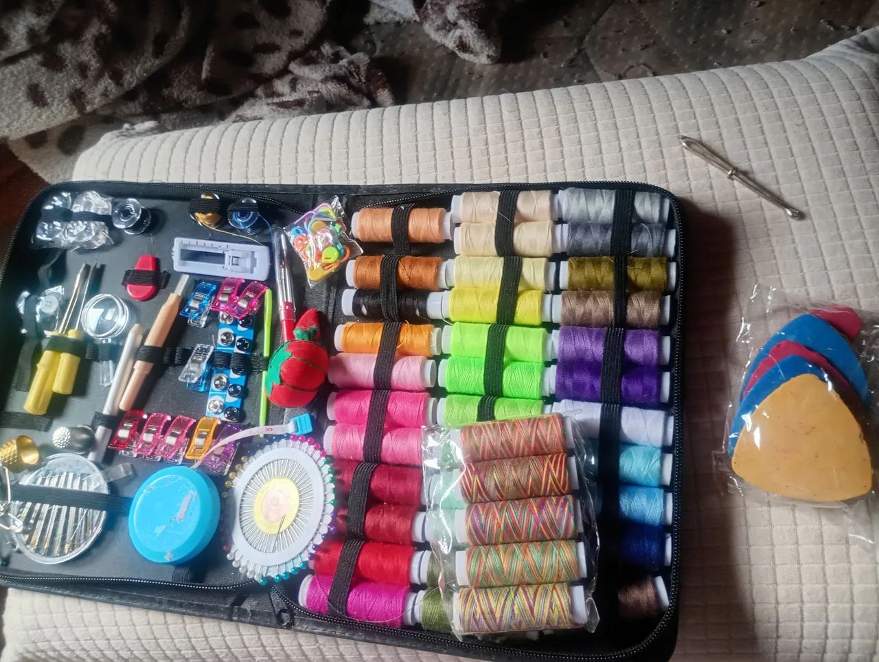 Vendo kit de costura com estojo no precinho  - Foto 2