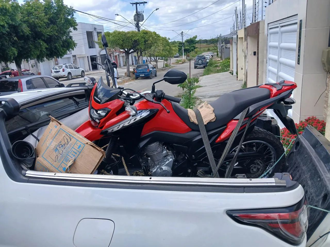 Faço reboque de moto / frete em geral 