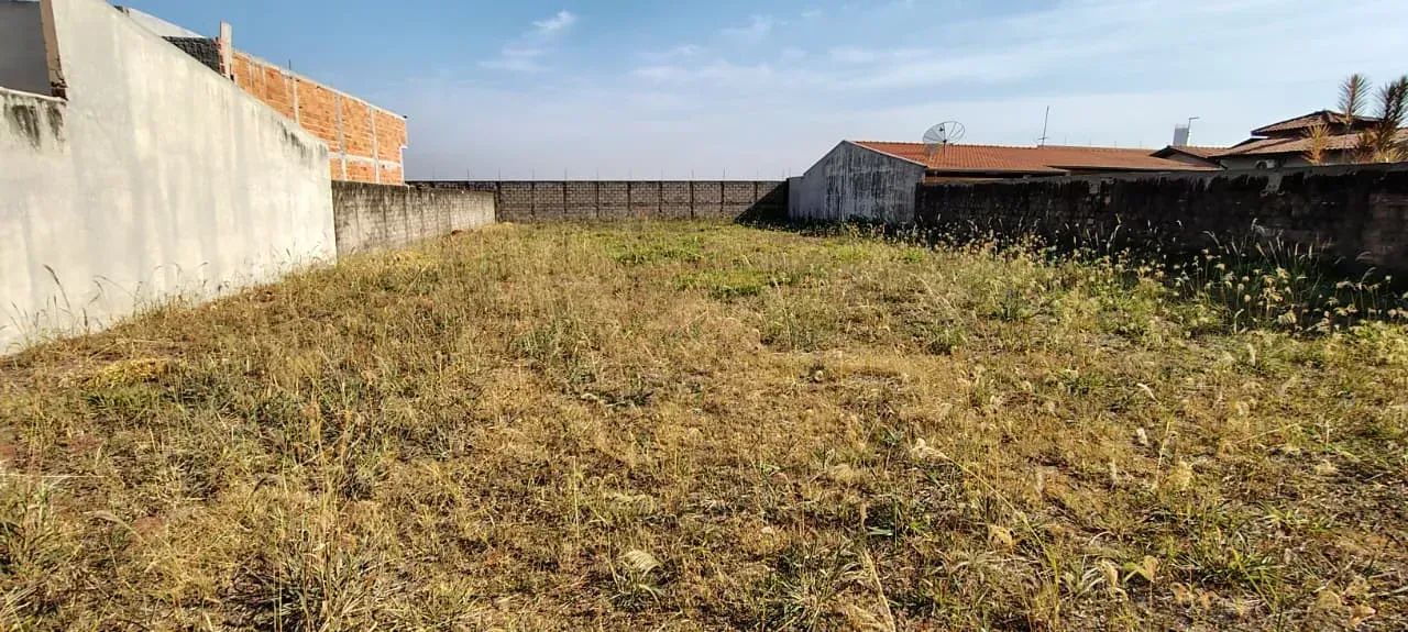Lote no Condomínio Mont Blanc, em Cosmópolis-SP.