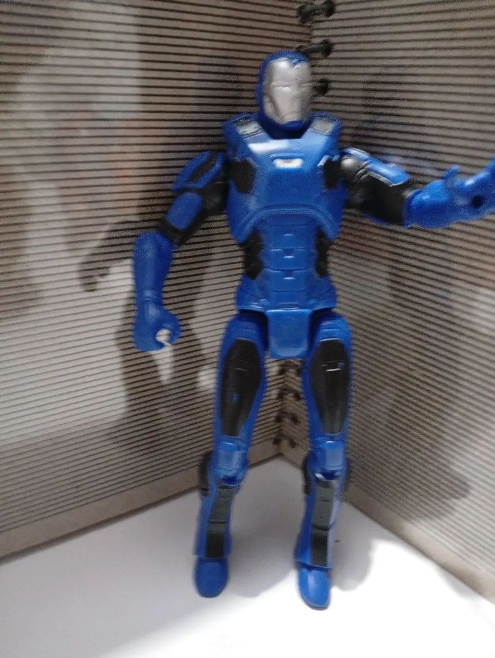Boneco Marvel Gamerverse Homem de Ferro Atmosphere Armor da Hasbro (modelo E9866). 