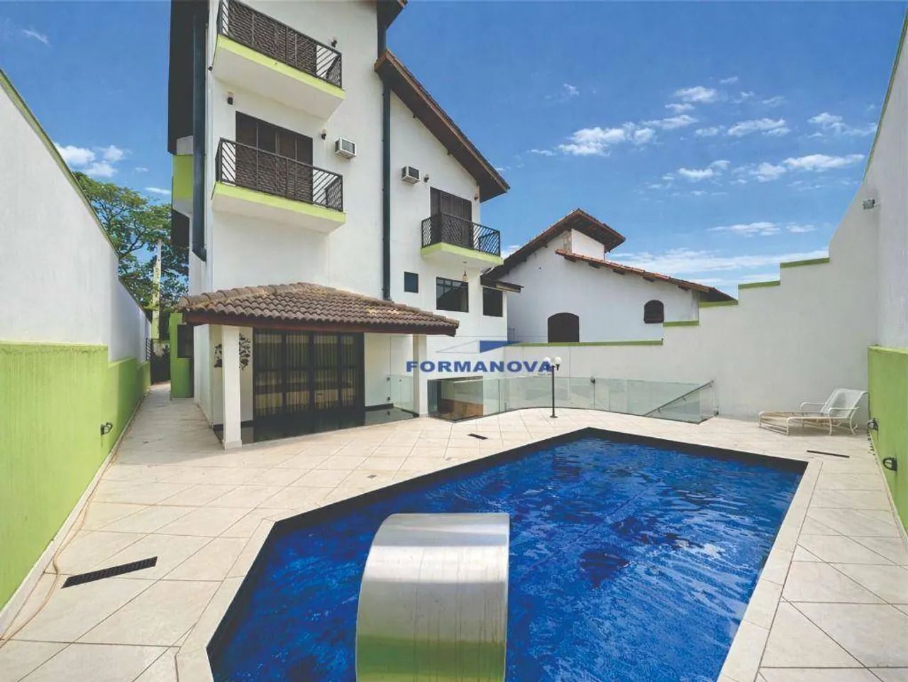 Casa com 4 suítes, piscina à venda em Cotia/SP