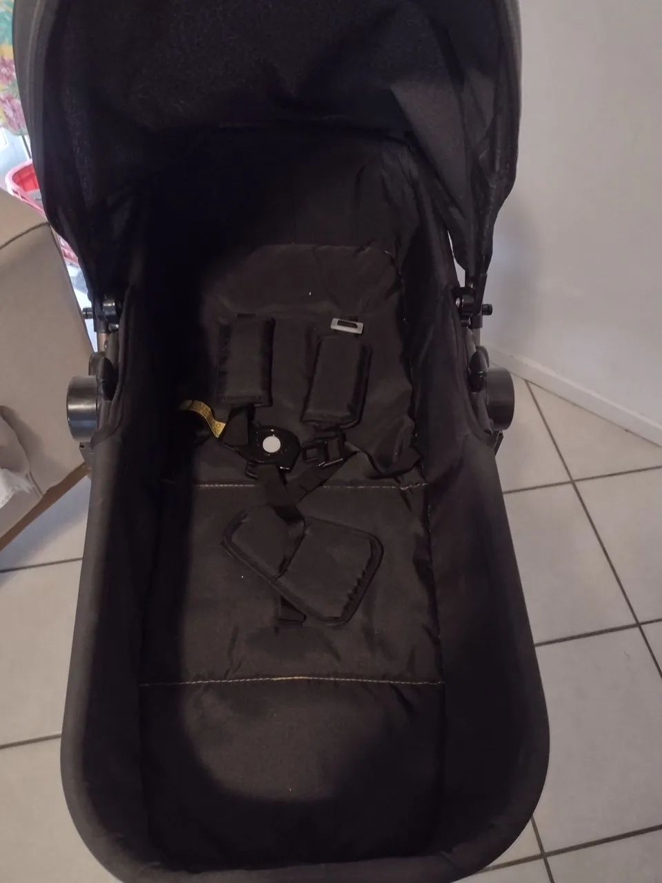 Carrinho de bebê com Moisés e bebê conforto em perfeito estado  - Foto 2