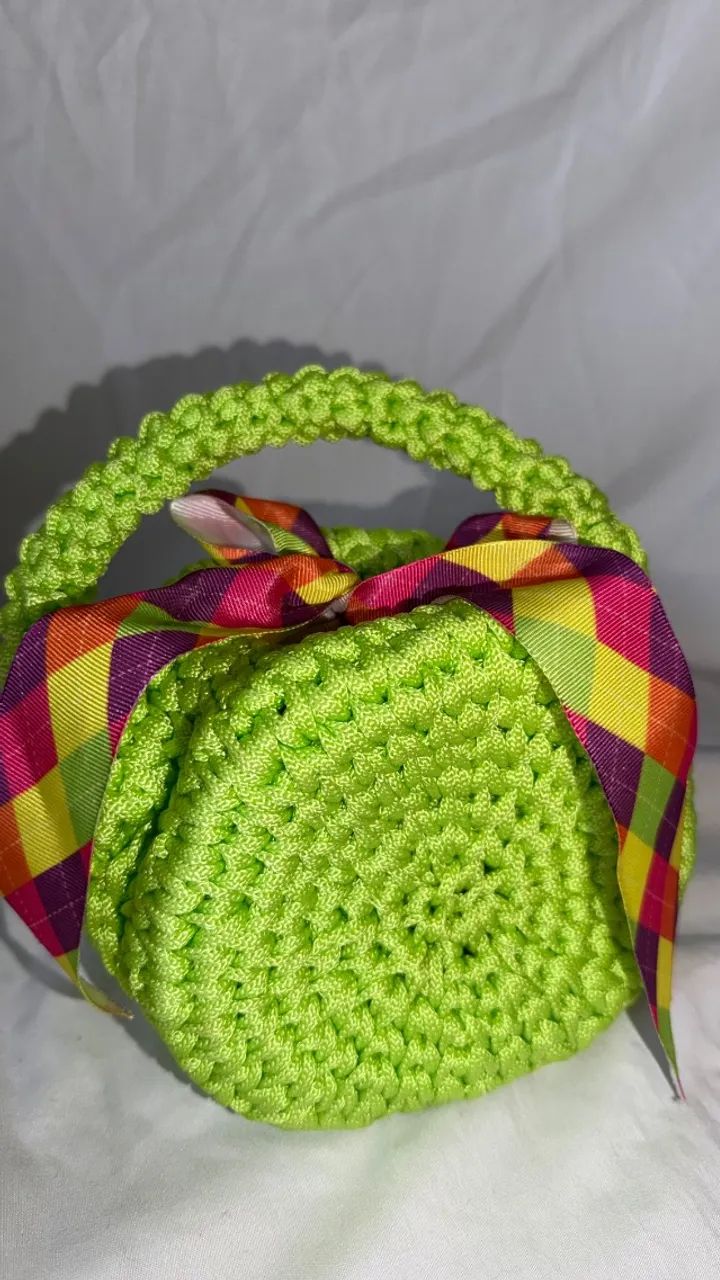 Bolsa artesanal verde neon