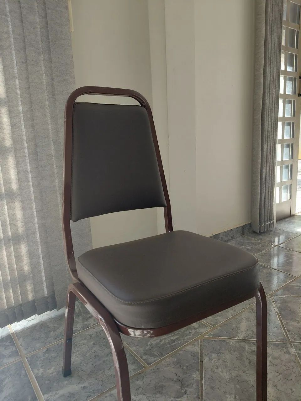 Cadeiras empilháveis para convenção  - Foto 4