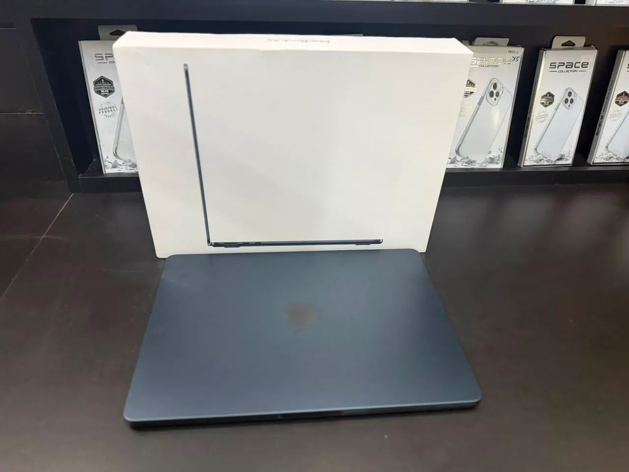 MacBook Air M2 13,6