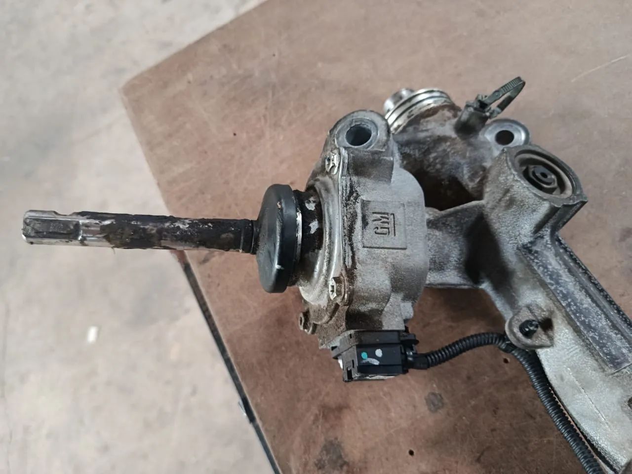 Caixa direção elétrica Camaro 2013 com defeito
