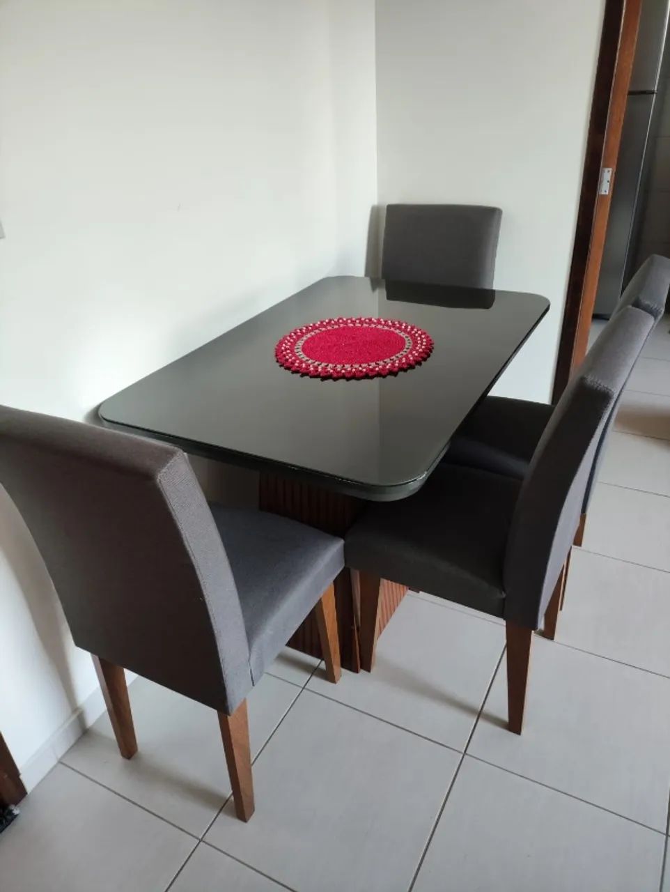MESA DE JANTAR 120CM COM 4 CADEIRAS
