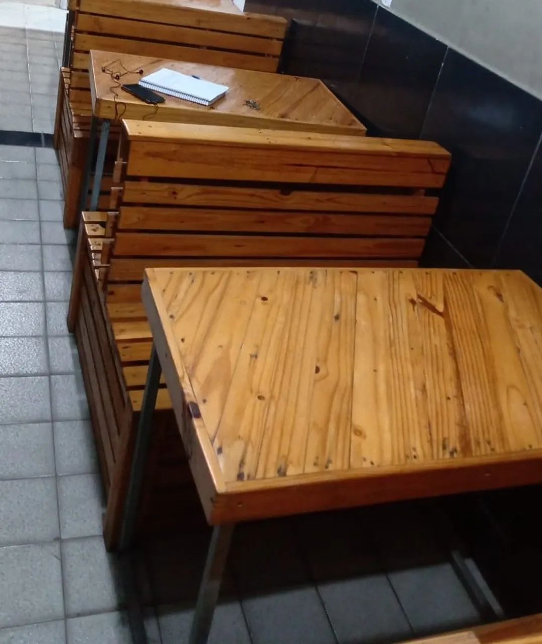Mesa e cadeira 