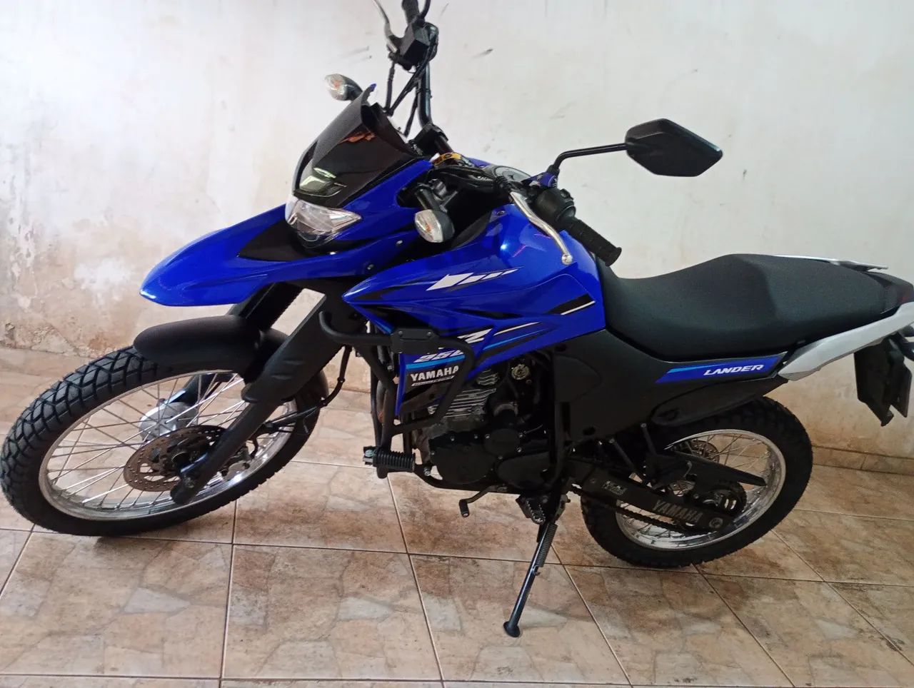 Moto de garagem 
