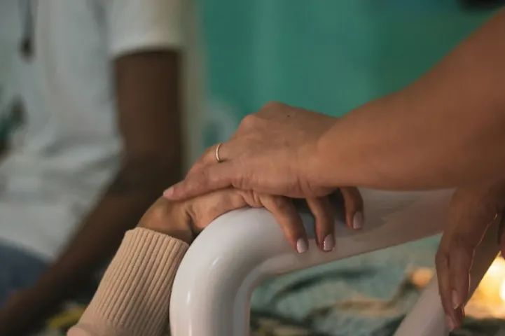 Cuidadora de Idosos e Acompanhante Hospitalar - Foto 2