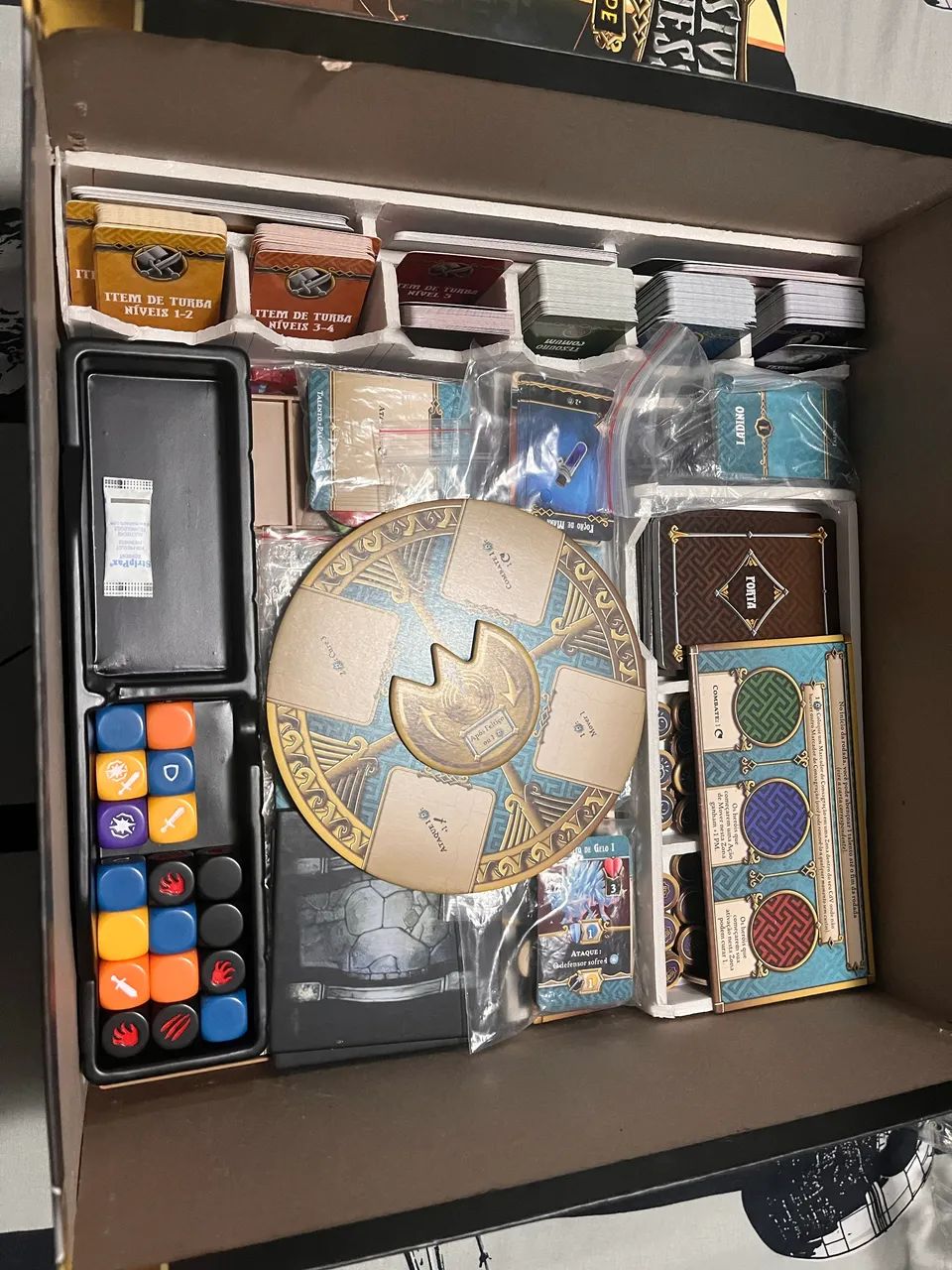 Vendo/troco - Boardgame - Massive Darkness 2 - Foto 5