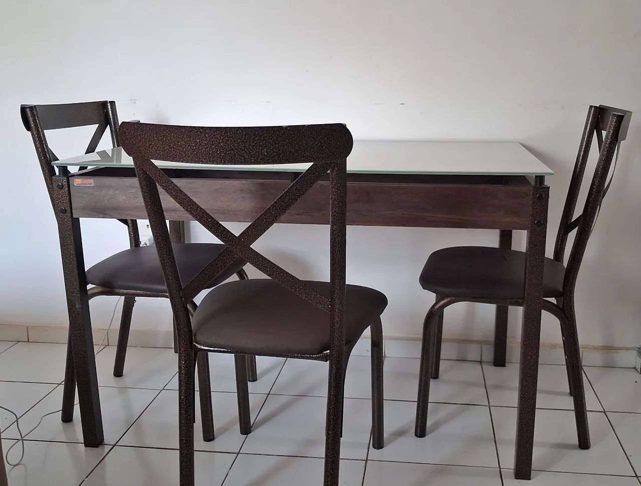 Mesa de vidro com 4 cadeiras - Foto 2