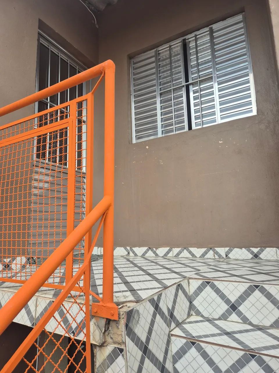 Casa 3 cômodos + lavanderia + banheiro 