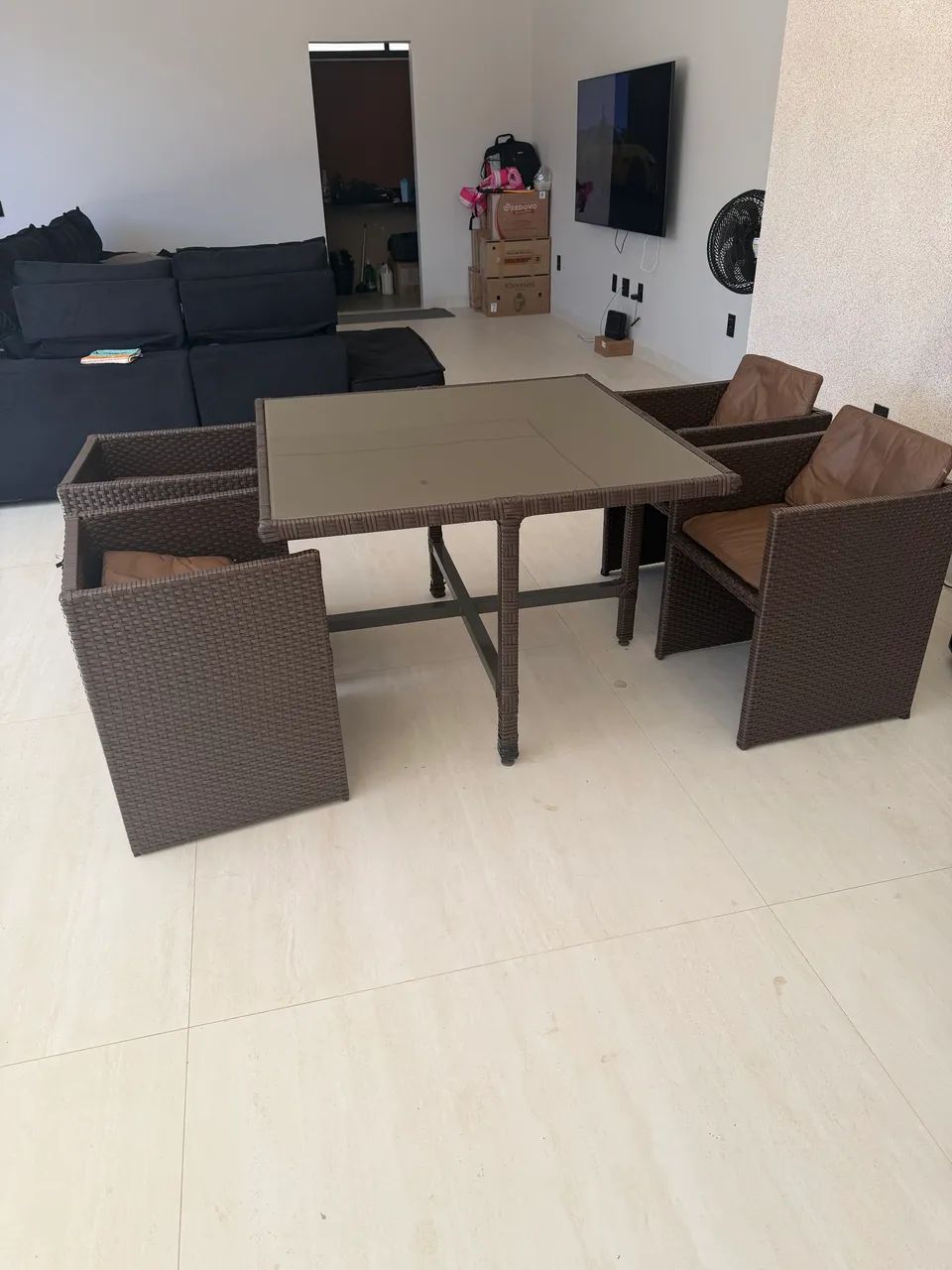 Mesa de fibra com 4 cadeiras 1.10x 1.10m 