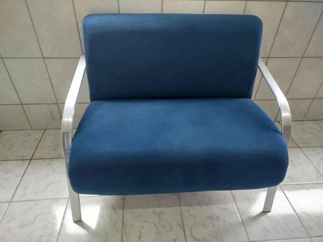 Vendo sofá em ótimas condições de conservação  - Foto 2