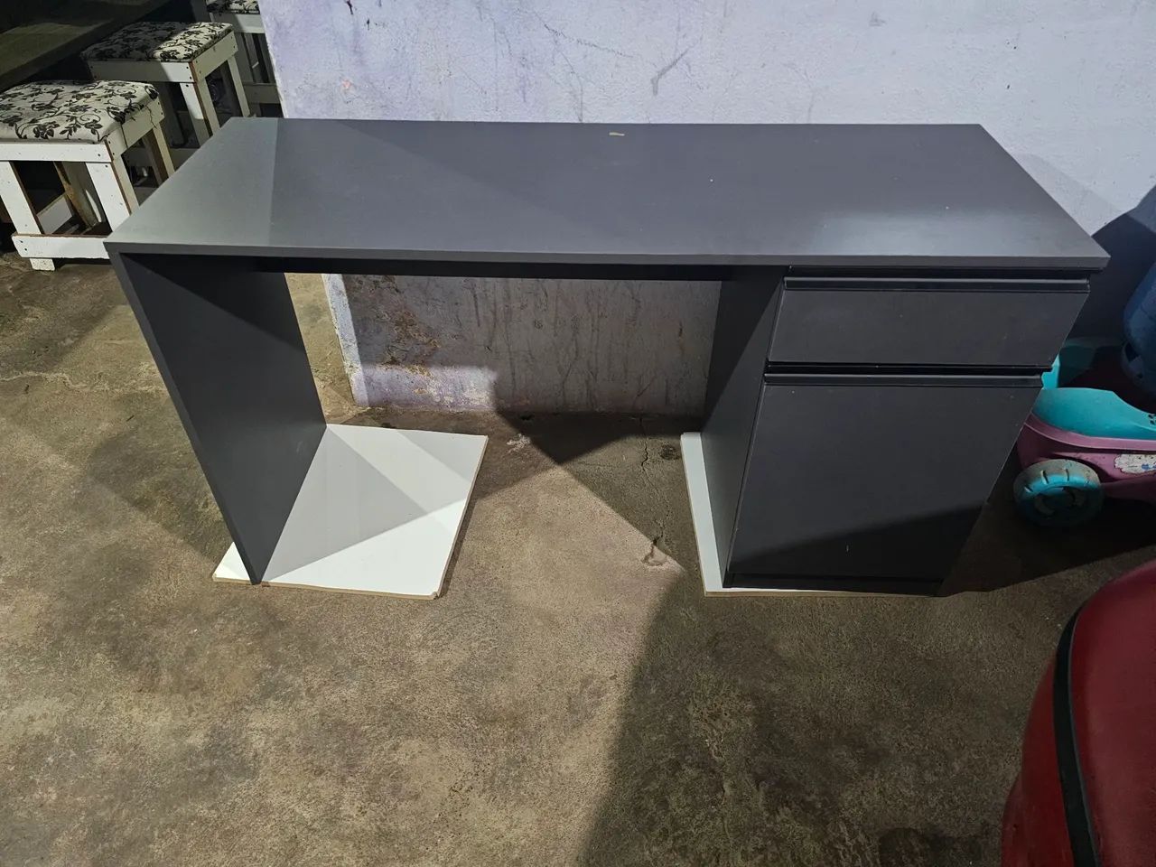 Vende-se mesa com gaveta e uma porta *96 - Foto 3