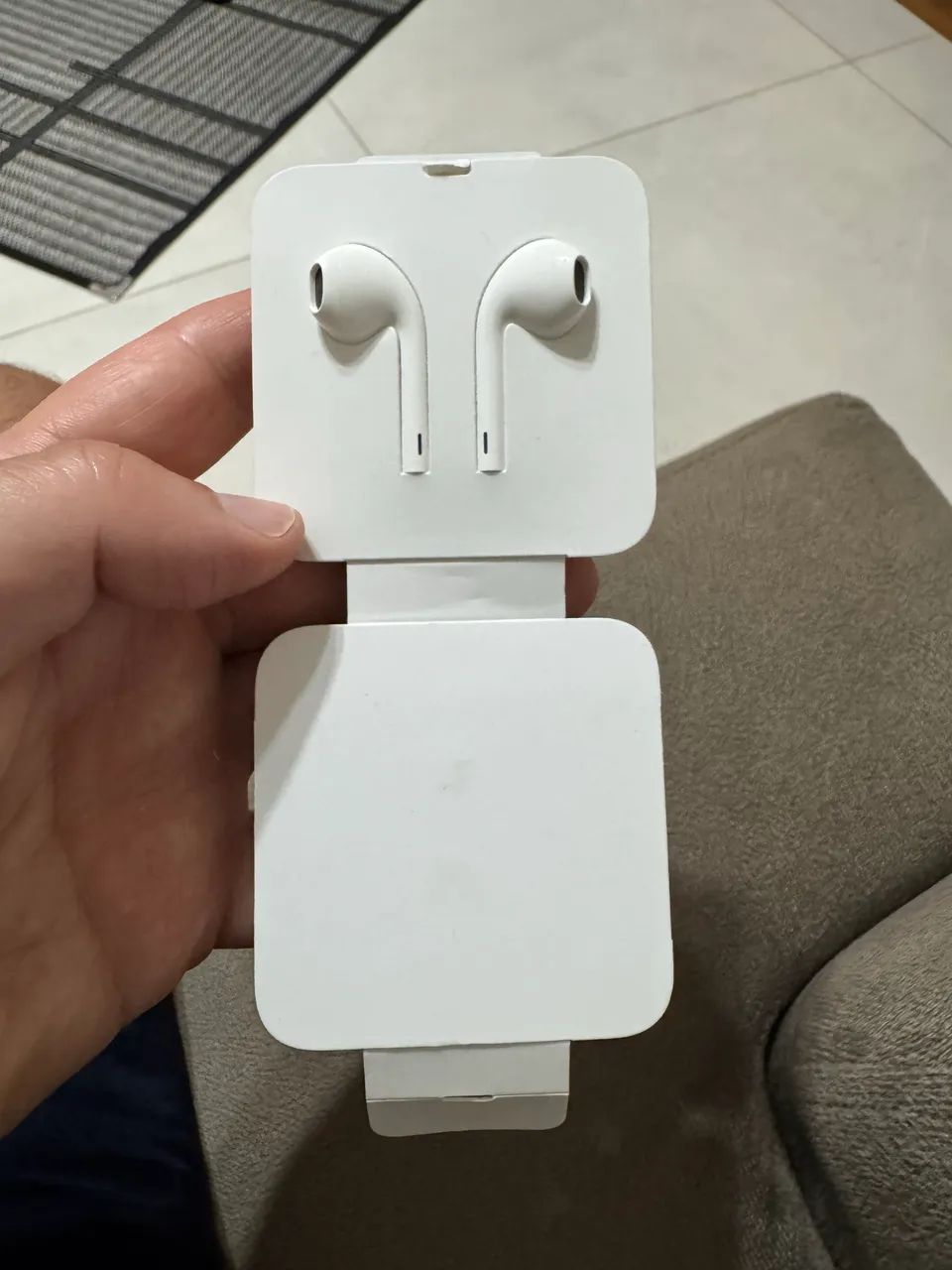 Fone de Ouvido Apple EarPods Lightning - Original - Novo (Nunca Usado) - Foto 4