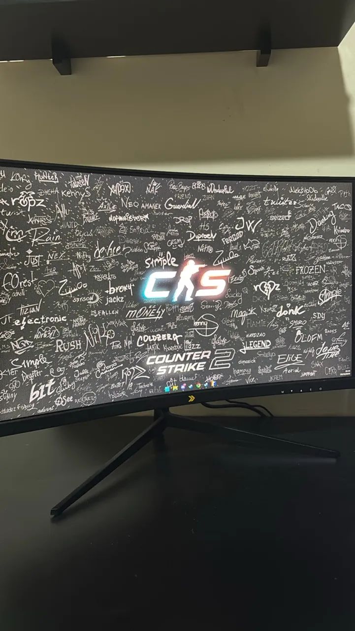 MONITOR CURVO 180HZ, 24 POLEGADAS. SEM DEFEITOS. 