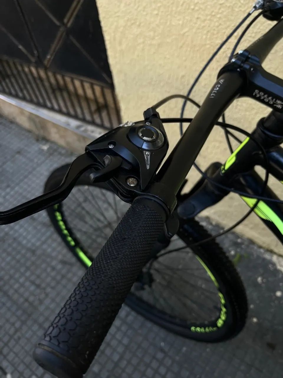 PARA VENDER RÁPIDO Bicicleta Colli Athena Aro 29 - Foto 3