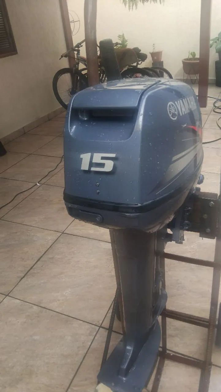 Vendo barco e motor 15 HP 