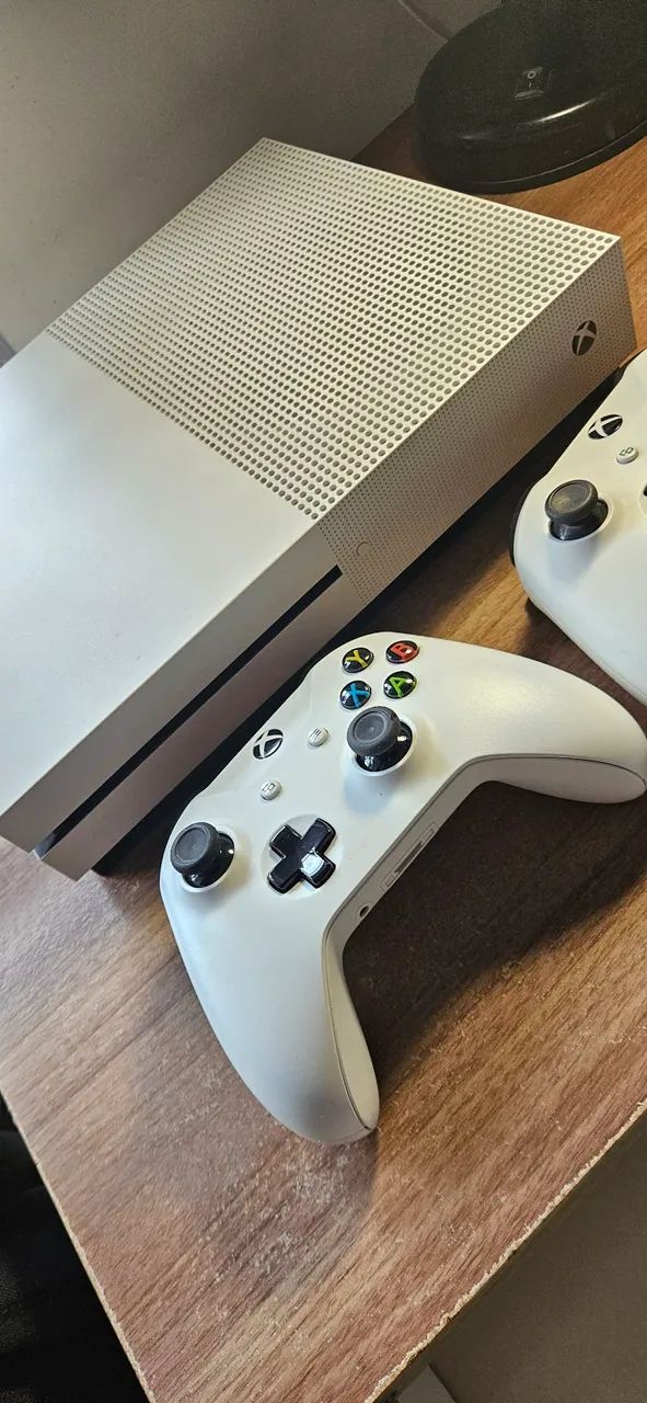 Xbox one branco 1tb (pouco uso)
