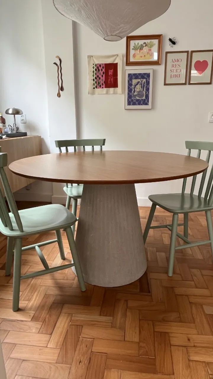 Mesa de jantar redonda 120 cm com tampo MDF freijó e base cone 100% concreto - Foto 4