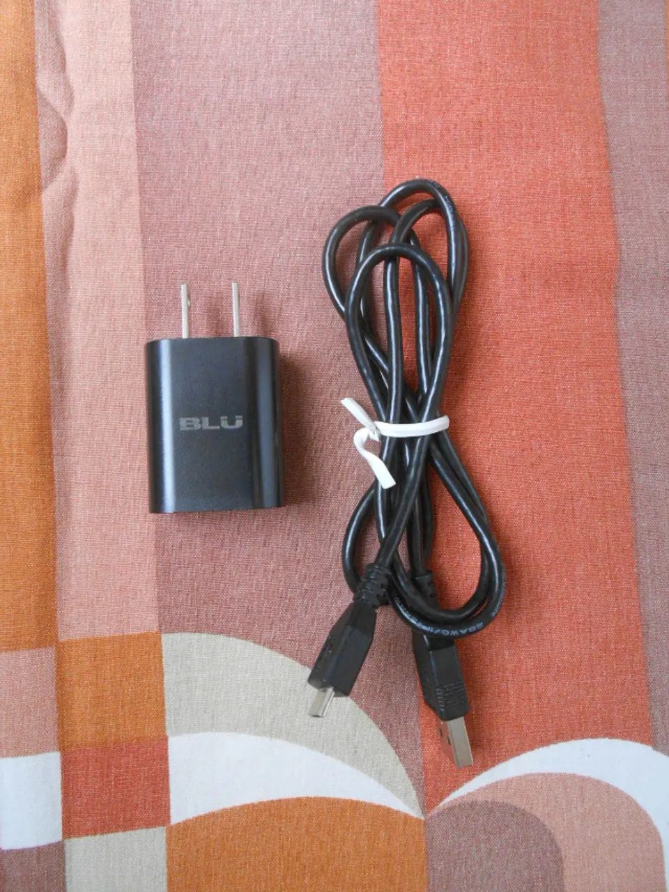 Carregador de celular BLU original (usado/no estado) - Foto 4