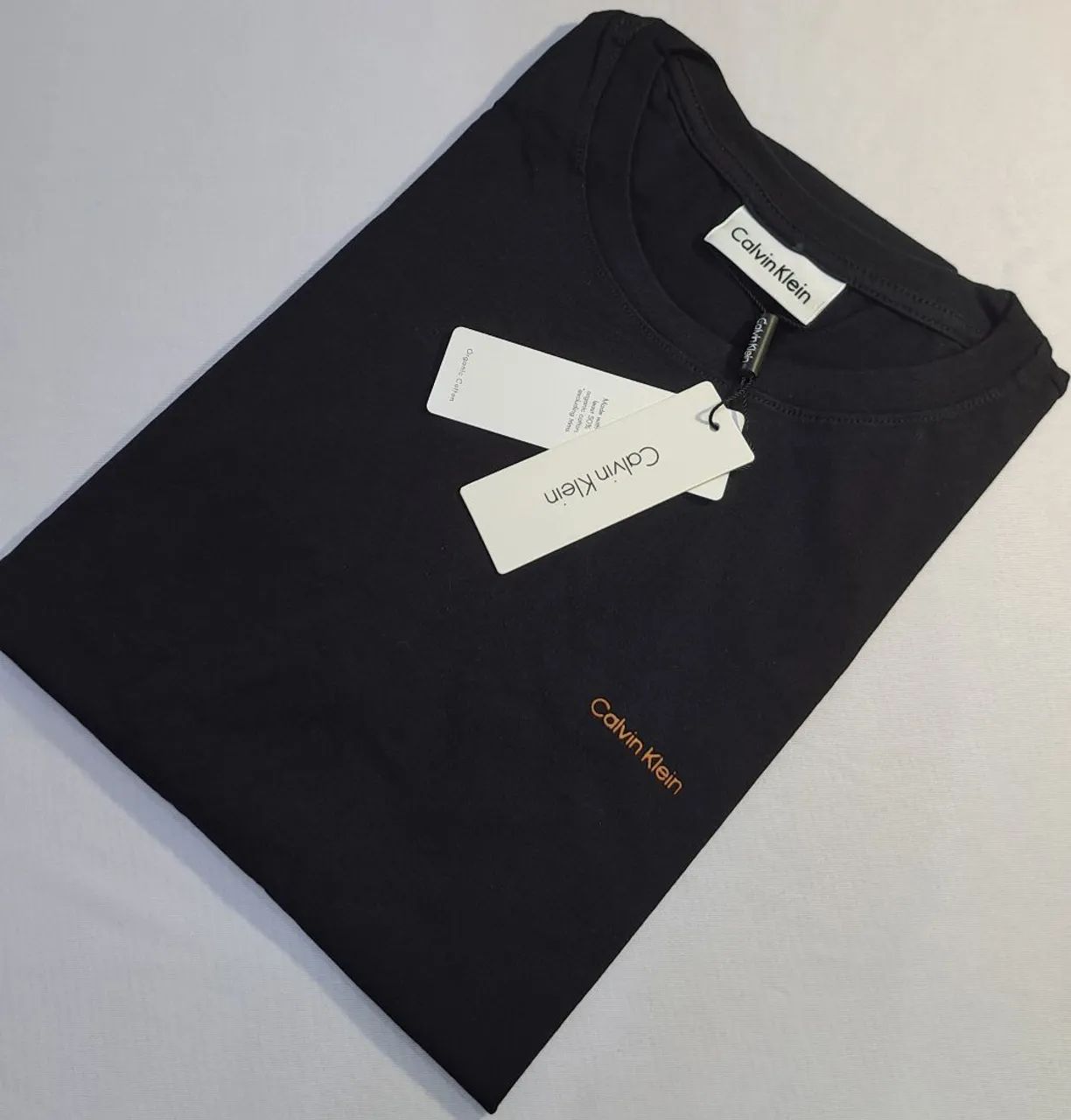Camiseta Calvin Klein Preta - Foto 2