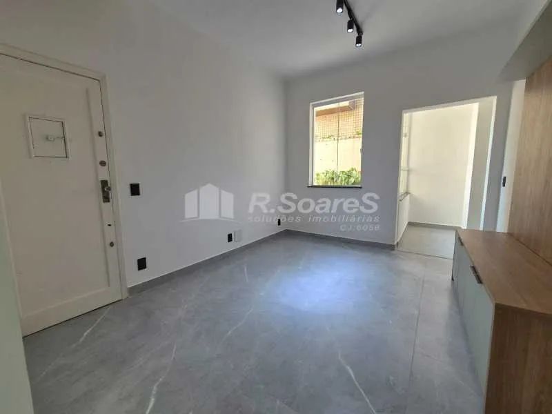 Sala/Quarto reformado ao pés da praia da Urca! - Foto 2