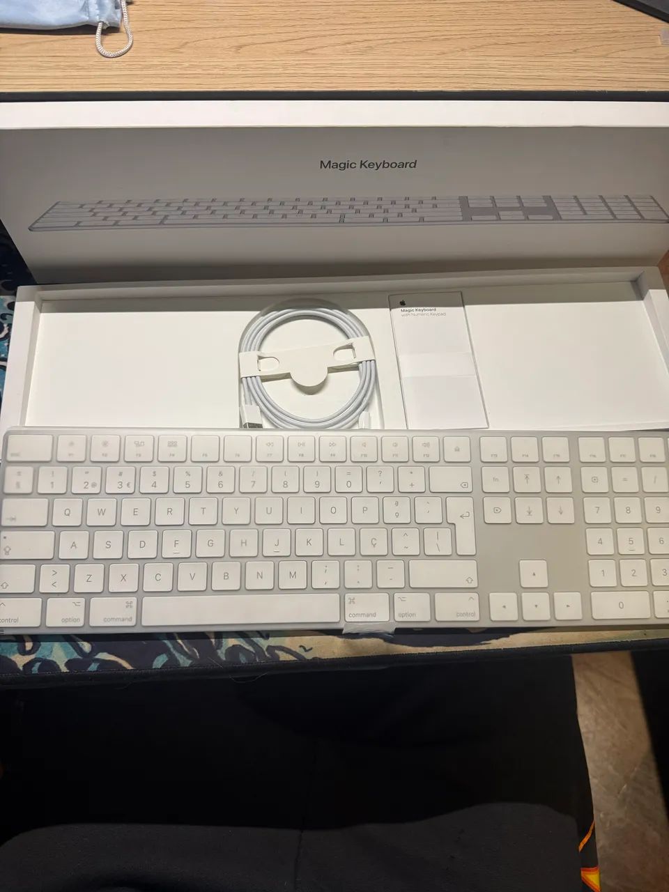 Apple Magic Keyboard 2 com Teclado Numérico - Completo na Caixa  - Foto 2