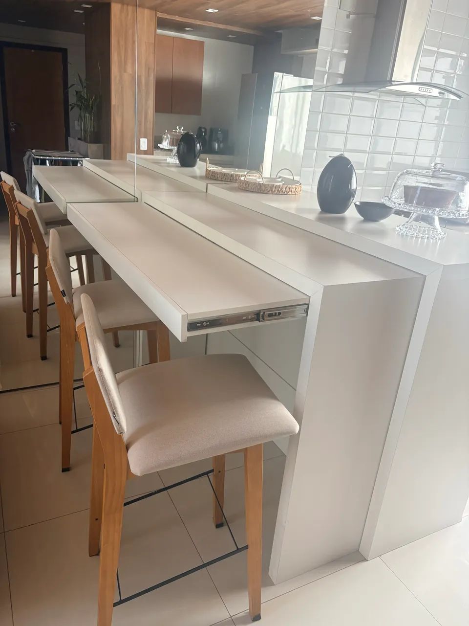 Banquetas + Balcão Extensível /Armário - Foto 5