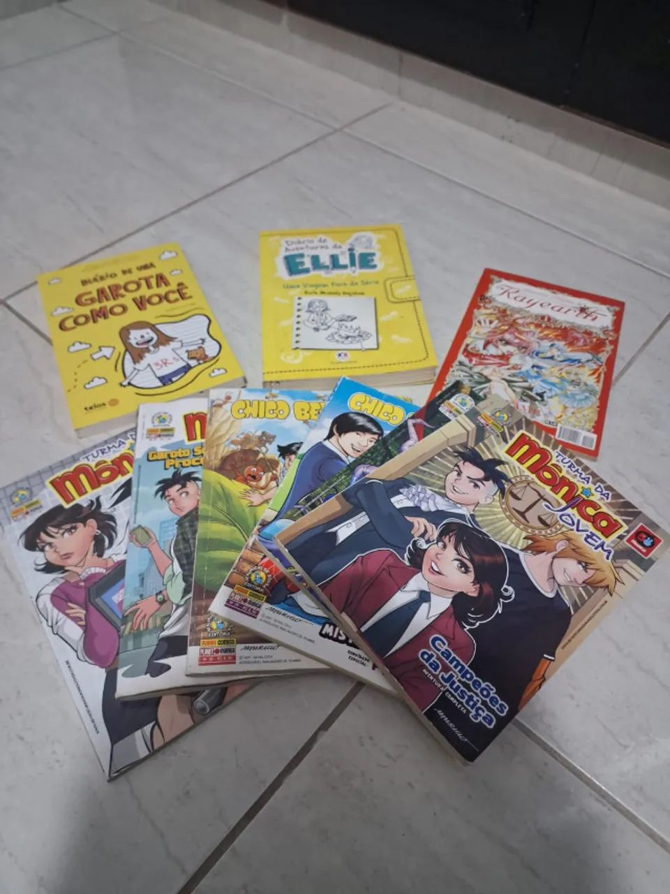 LIVROS E GIBIS PARA JOVENS