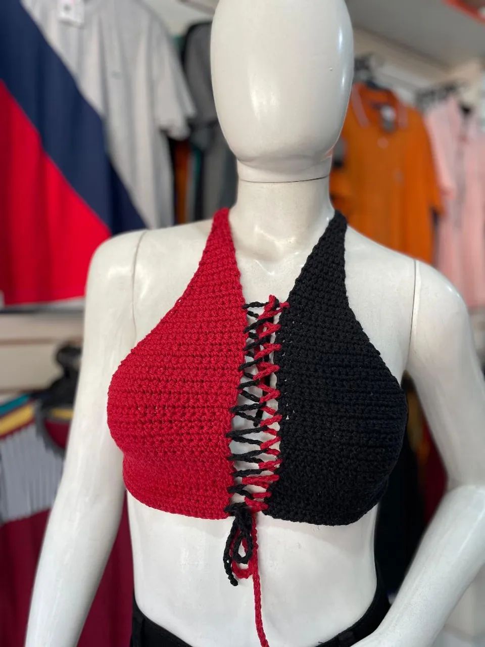 Cropped de crochê artesanal feminina - Foto 2