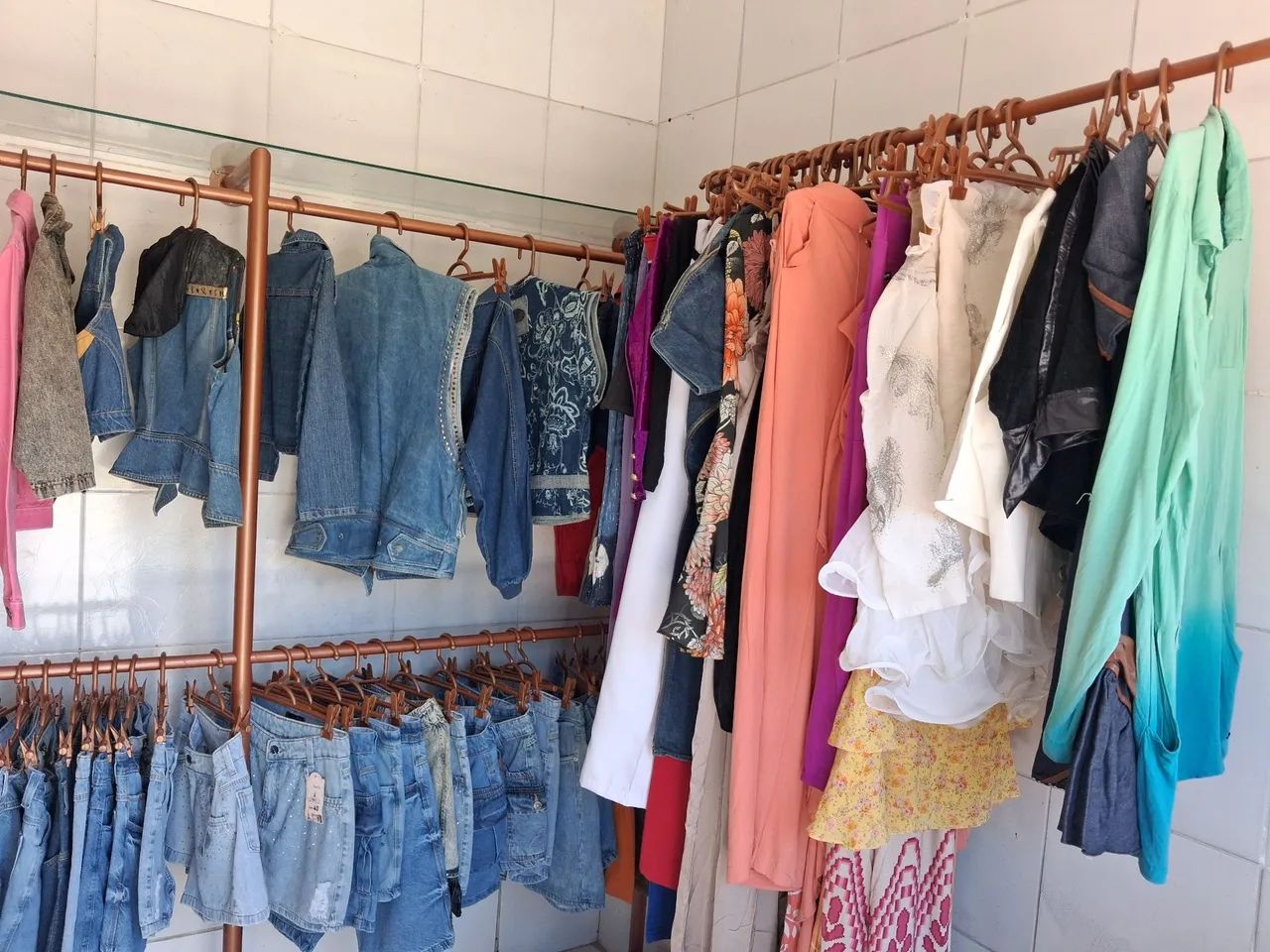 Passo material completo de uma loja de roupas!