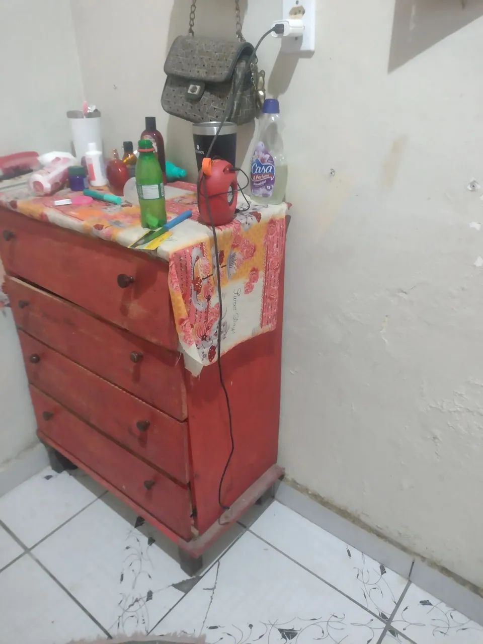 Vendo essa cômoda de mandeira