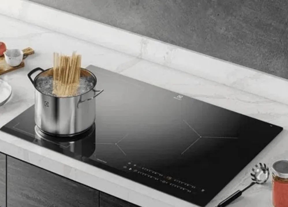 Cooktop 4 Bocas de Indução Electrolux Expert com Unicook e Timer (IE80P)