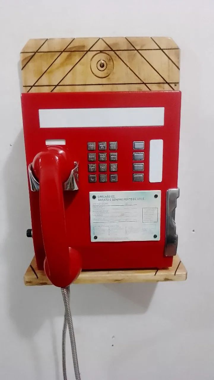 Telefone público antigo